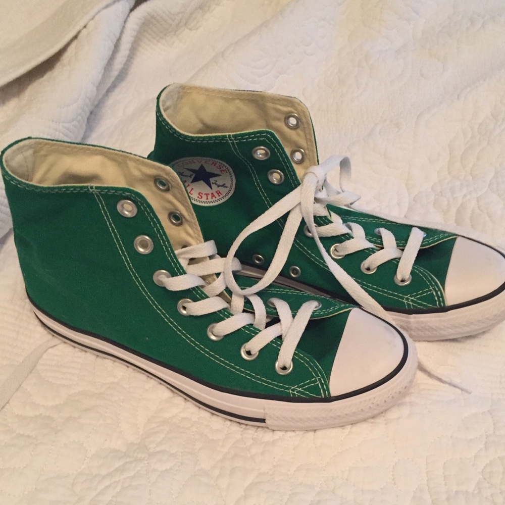 New green all star converse sz 6 sz 8